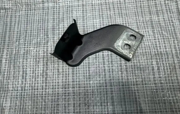 Maserati Grecale Fender mounting bracket C807