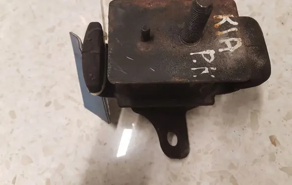 KIA Sorento Engine mount bracket 218123E150