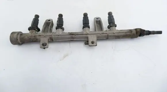 Hyundai Getz Fuel injector supply line/pipe 