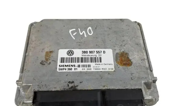 Volkswagen PASSAT B5 Engine control unit/module 3B0907557D