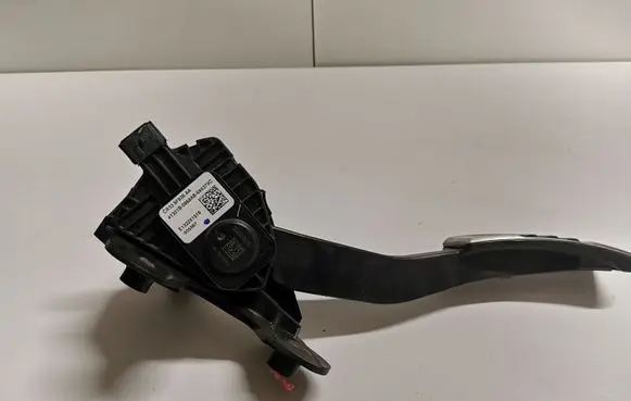 Ford Mustang V Accelerator throttle pedal CR339F836AA
