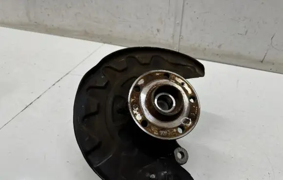 Volkswagen Golf VIII Front wheel hub 5Q0256R