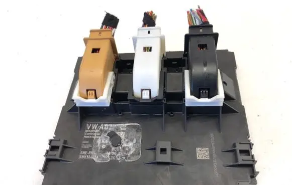 Volkswagen Sharan Central body control module 