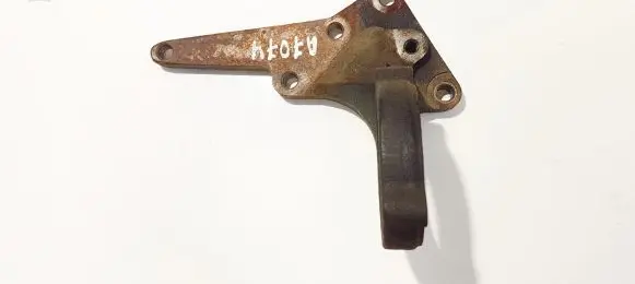 Nissan X-Trail T30 Engine mounting bracket
