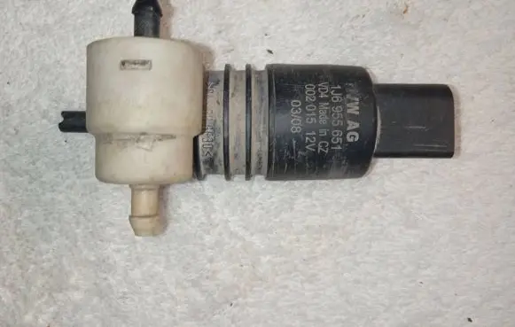 Volkswagen Golf IV Windscreen/windshield washer pump 1J6955651 002015 VD4M60010