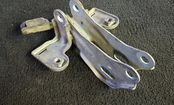 Subaru Forester SF Gearbox mounting bracket