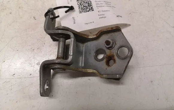 Mazda 5 Front door upper hinge