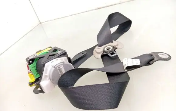 Toyota Auris 150 Front seatbelt 7321002220