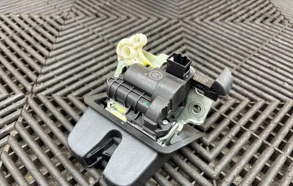 Volkswagen PASSAT B8 Tailgate/trunk/boot lock/catch/latch 5TA827505D 143337180118