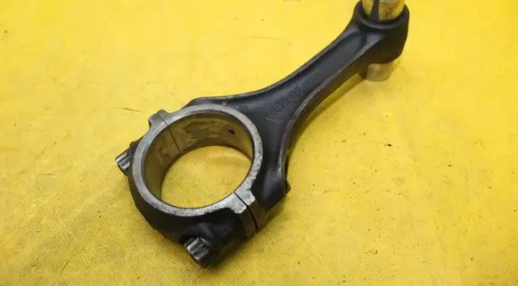 Mercedes-Benz COMPAKT W115 Piston with connecting rod 62108
