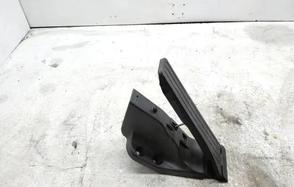 Mercedes-Benz C W205 Accelerator throttle pedal A2053000004