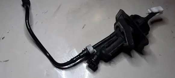 Ford Focus Clutch master cylinder 3M517P543HE