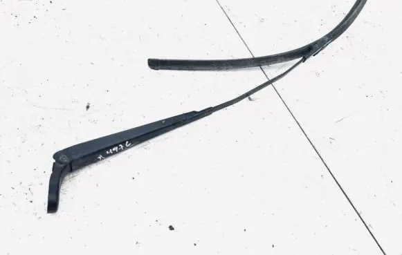 Renault Modus Front wiper blade arm 8200212749b
