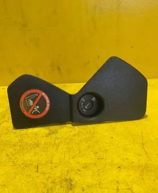 Nissan Note (E11) Passenger airbag on/off switch 684989U100