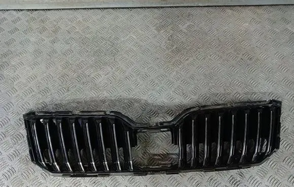 Skoda Superb B8 (3V) Front bumper upper radiator grill 3V0853653B