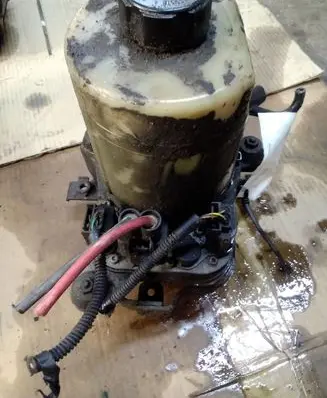 Ford C-MAX I Power steering pump 4M513K514AC C6S4B