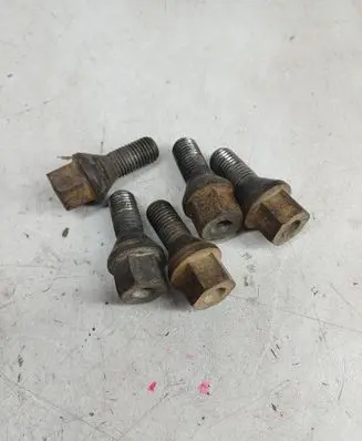 Opel Astra H Nuts/bolts 