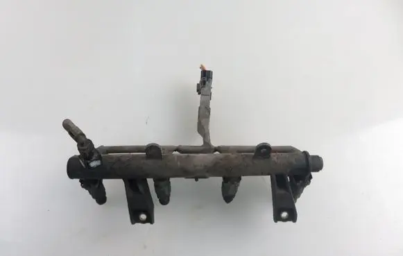 Citroen Xsara Picasso Fuel main line pipe 9625194080C