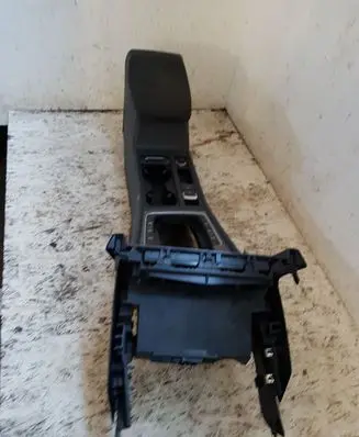 Volkswagen Golf VII Armrest 1320411695MK5G