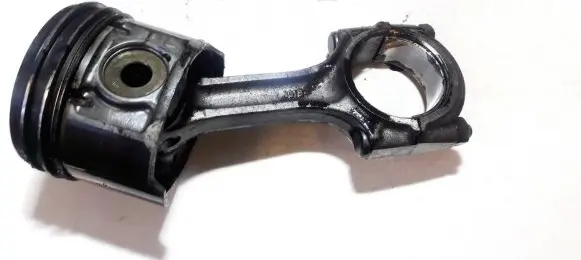 KIA Carnival Piston with connecting rod