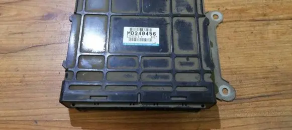 Mitsubishi Galant Engine control unit/module md340456 e2t67673