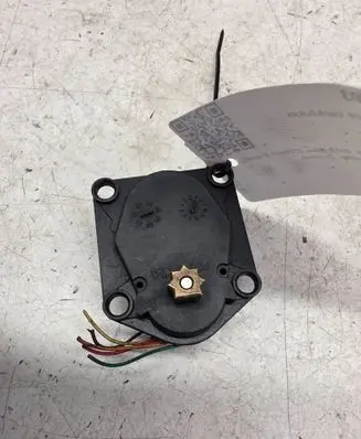 Peugeot 607 Air flap motor/actuator 657102JD