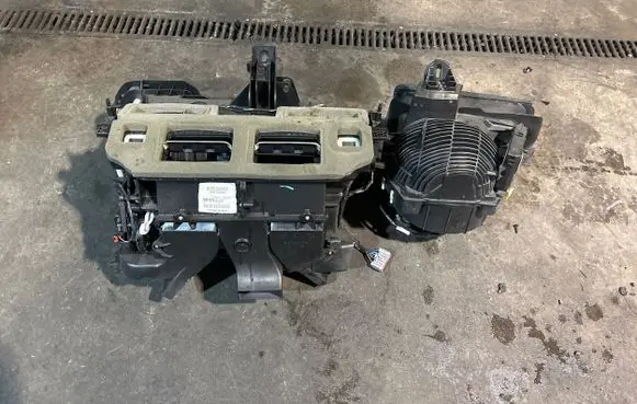 Dodge Challenger Interior heater climate box assembly P68334968AA TPTER0137U0884