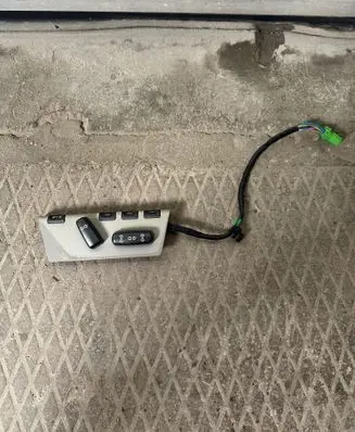 Volvo XC70 Seat control switch 39999381 06W023
