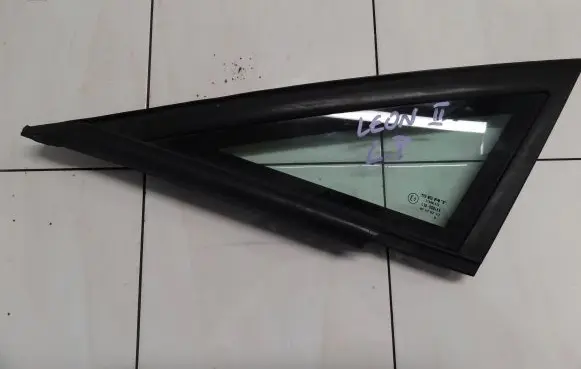 Seat Leon (1P) Front triangle window/glass 