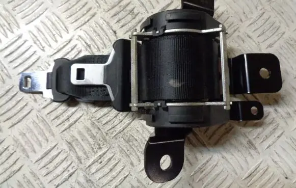 Nissan Qashqai Middle seatbelt (rear) 88854JD000