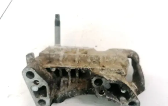 Ford Focus Engine mounting bracket