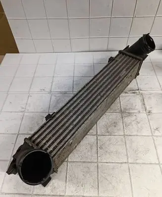 BMW 1 E81 E87 Intercooler radiator 752491608