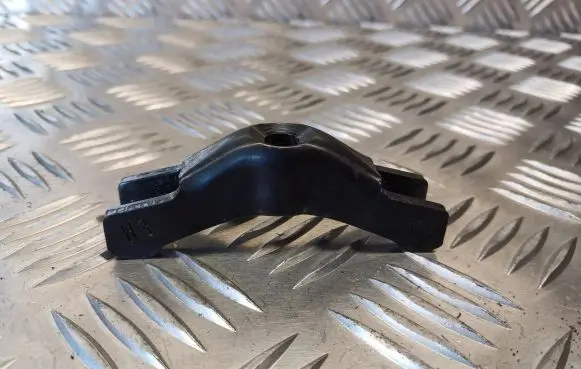 Opel Corsa E Fuel Injector clamp holder B148