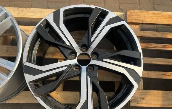 Volvo V60 R19 alloy rim 32271991