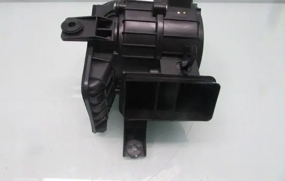 Hyundai Ioniq Hybrid/electric vehicle battery fan 170410 0062