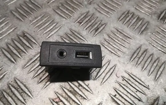 Mercedes-Benz Vito Viano W447 AUX in-socket connector A4478200087 4478200087