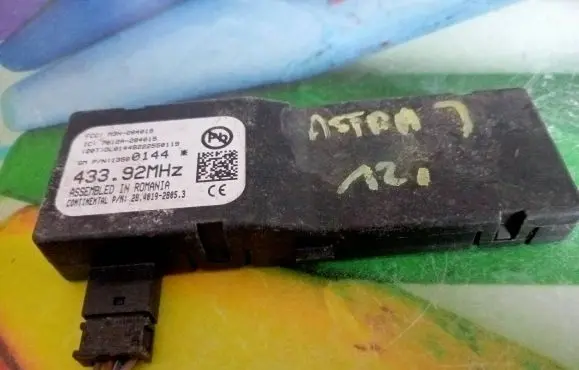 Opel Astra J Aerial antenna amplifier 13500144