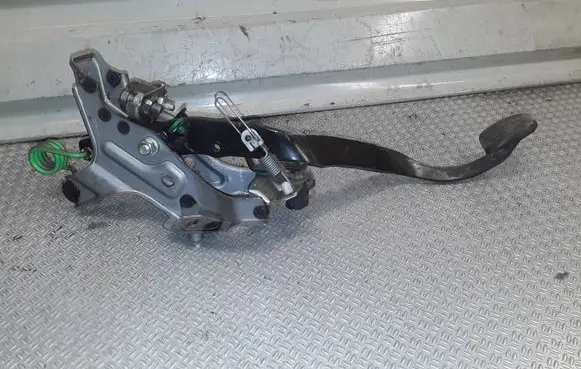 Toyota Verso Clutch pedal