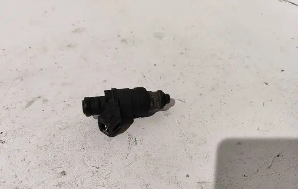 Audi A6 S6 C5 4B Fuel injector 078133551AC