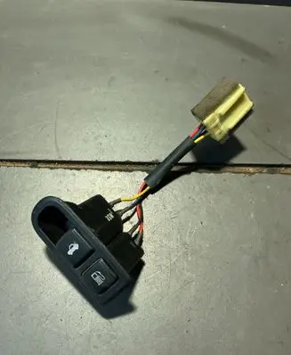 Hyundai Sonata Tailgate opening switch 935553K000