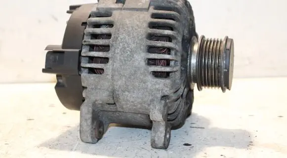 Volkswagen PASSAT B6 Generator/alternator 06F903023C