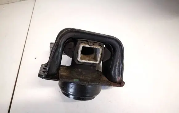 Engine mount bracket