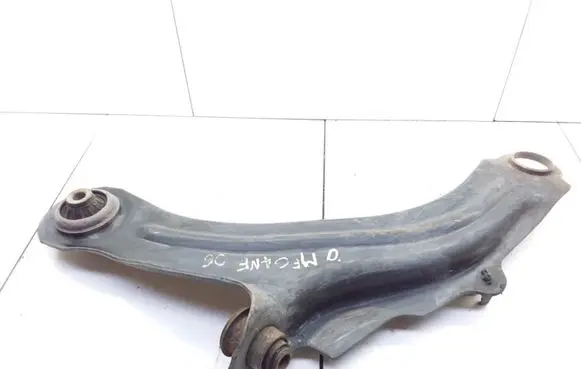 Renault Megane II Front lower control arm/wishbone 8200298455