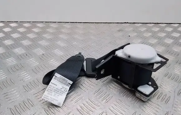 Infiniti Q70 Y51 Rear seatbelt C71271