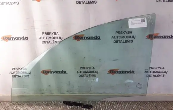 Honda CR-V Front door window glass four-door