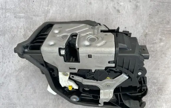BMW X5 F15 Front door lock 7281958 A046465