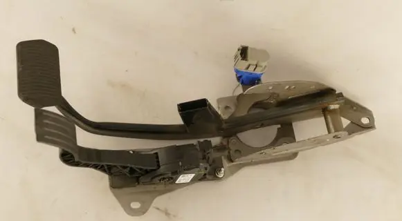 Ford Kuga II Accelerator throttle pedal AV612467 F1DC9F836