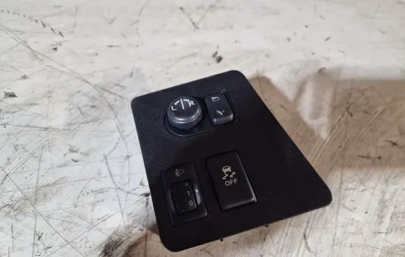 Nissan Qashqai Wing mirror switch