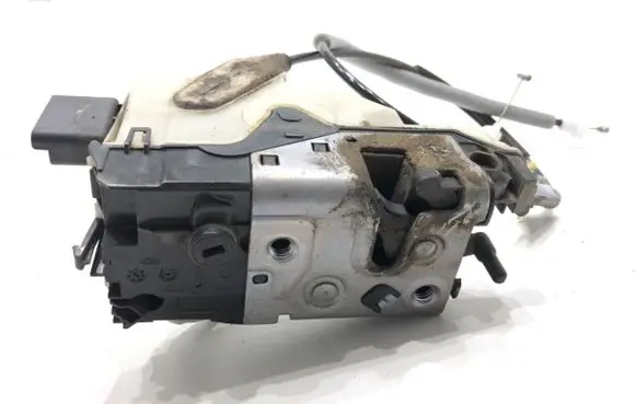 Peugeot 208 Front door lock 9688079280