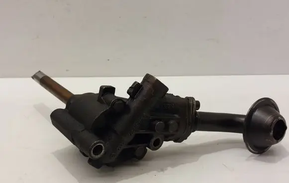 Volkswagen PASSAT B3 Oil pump 049115153B